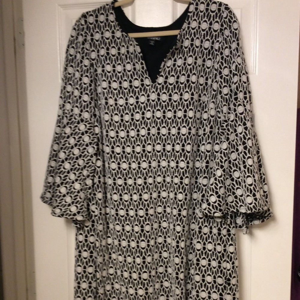Roz & Ali Black and White Dress